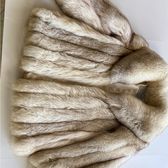 Luxurious Cream Fur jacket - Picture 2 of 11